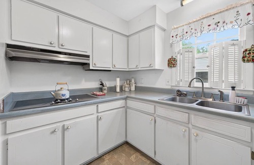 Greensboro House | Charming spacious 4BR Near Airport & Hospitals - Family & Group Friendly