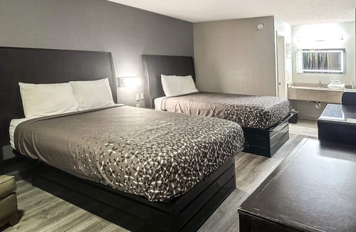 Guntersville Hotel | Charming Stay Perfect for Families Exploring Guntersville Outdoors - 3 Units!