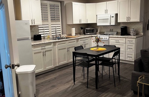 Charlotte Apartment | Charming studio apartment in Charlotte complete withTV and WiFi Close to uptown
