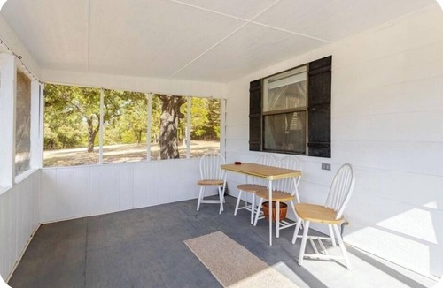 Connerville Other | Charming studio in Mannsville OK, w/Starlink internet & cozy queen bed.