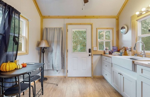 Maynardville House | Charming Studio, Sleeps 2・Grill・Porch・Dog Welcome