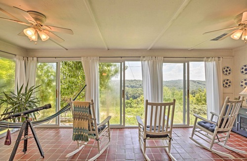 Summerville House | Charming Summerville Home w/Yard & Sunroom!