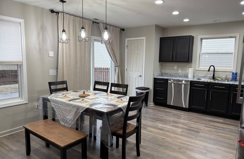 Fort Wayne House | Charming Sweet Cozy 3-bedroom house with AC, WiFi in brilliant Fort Wayne