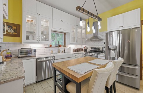 Delaware House | Charming & Updated 1867 Brick House in Historic Downtown Delaware, OH; Sleeps 12