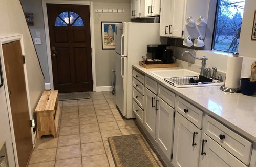 South Colby Cottage | Charming Vashon Island Cottage - Just 3 minutes from the ferry.