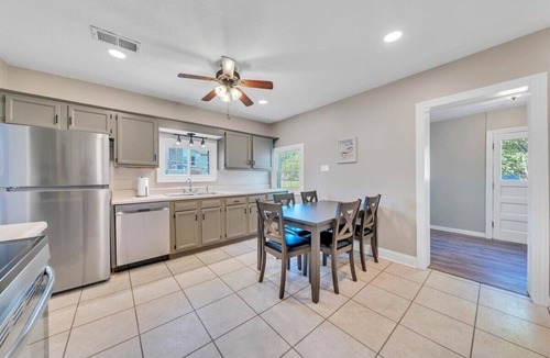 Daleville House | Charming Whole House In The Heart of Daleville