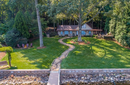Hiawassee House | Chatuge Lakefront Home, Premium Lot with Amazing Lake & Mtn Views 5 min to Town