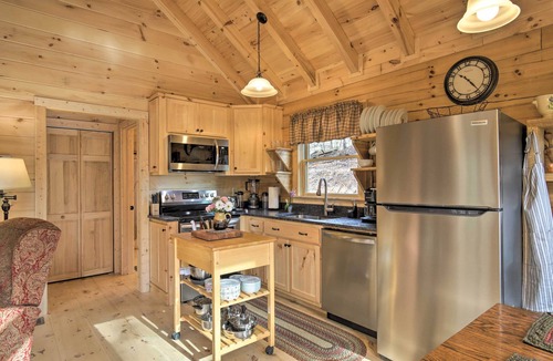 Cherry Log Cabin | Cherry Log Couple’s Cabin Near Hiking & Waterfalls