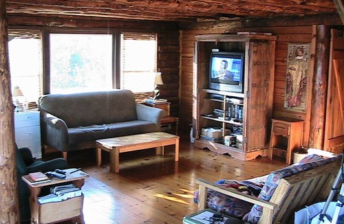 Onemo Cabin | Chesapeake Bay Secluded Waterfront Log Cabin