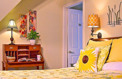 Northside District Bed & Breakfast | Chez Lyndon Manor