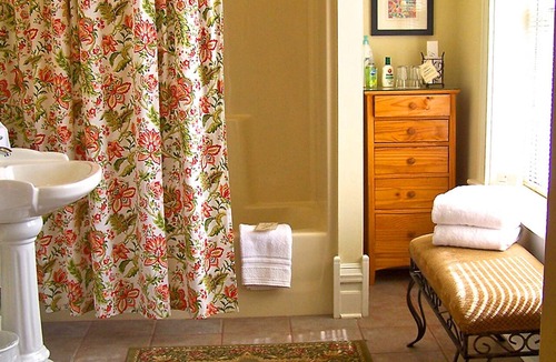Northside District Bed & Breakfast | Chez Lyndon Manor