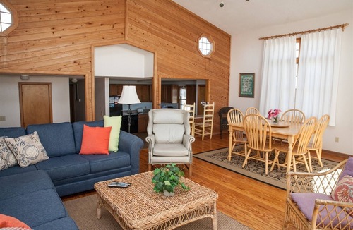 Avon House | Chez-toni 3 Bedroom Cottage by RedAwning
