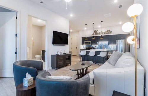 Music Row Condo | Chic 3BR on Music Row with Pool & Downtown Views
