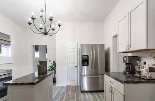 Fountain Square House | Chic Indy Bungalow in Fountain Square, sleeps 12