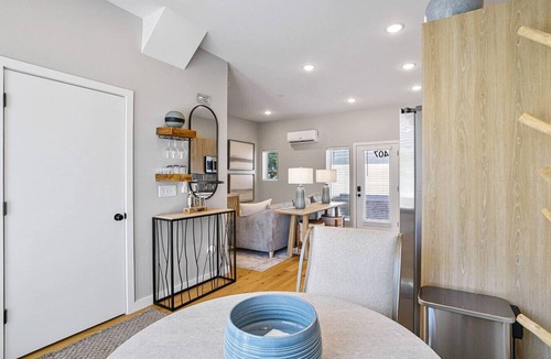 Knoxville Villa | Chic Knoxville Townhouse w/Rooftop Views