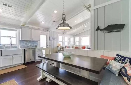 Oak Island House | Chic oceanfront house for cozy beach getaway