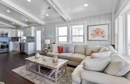 Oak Island House | Chic oceanfront house for cozy beach getaway