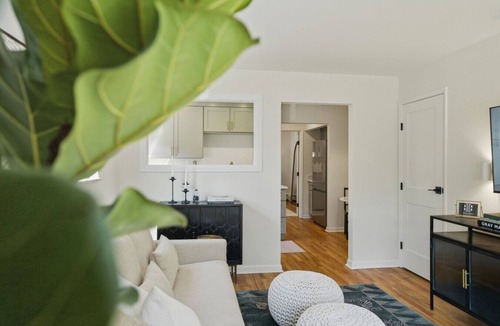 Hyde Park Apartment | Chic One Bed w/Parking | Hyde Park