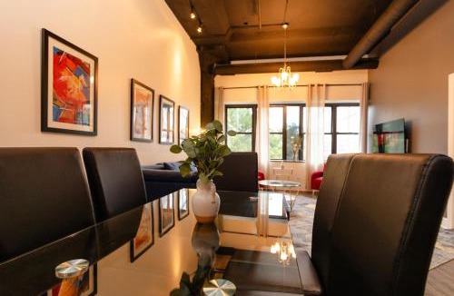 Near South Side Apartment | Chic Spacious 3BR South Loop Apartment Near McCormick Place, Roosevelt CTA & Shopping Area in Chicago