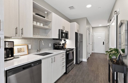 Hillsboro West End House | Chic Studio + Shared Terrace | Heart of Hillsboro Village | The Belcourt