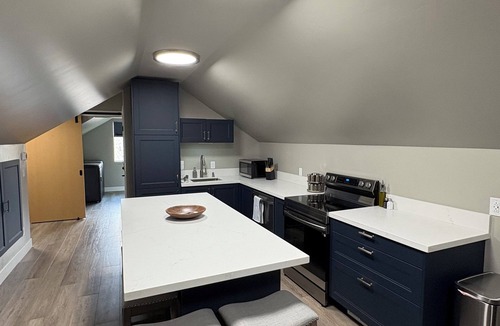 Draper Apartment | Chic studio with AC and WiFi in Draper Sleeps up to 4 w/sofa bed & 1 car garage