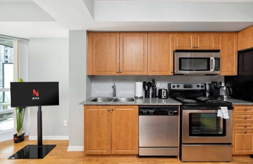 Fort York House | Chic Waterfront Studio Steps to DT Toronto
