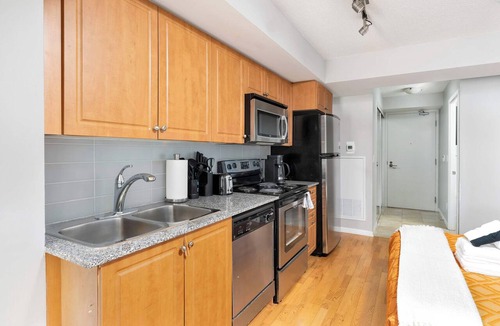 Fort York House | Chic Waterfront Studio Steps to DT Toronto