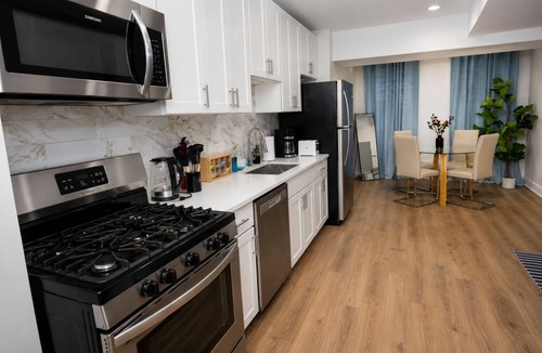 Edgewater Hotel | Chicago Edgewater 3BR - 9 Min Walk to Loyola
