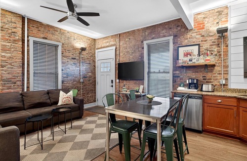 South Louisville House | Churchill Backside-Bourbon Trail, EXPO & Derby!