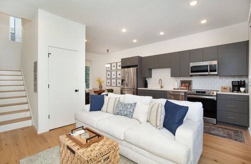 Knoxville House | Cityscape Townhouse: Near Market Square & Downtown