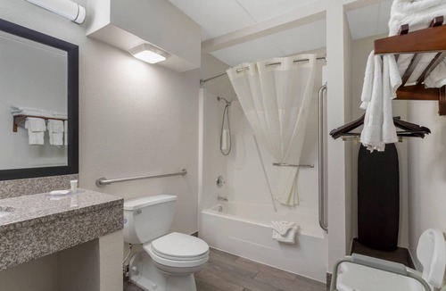 Kimball Hotel | Clarion Pointe Kimball By Choice Hotels