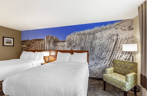 Mount Pleasant Hotel | Clarion Pointe Racine - Mount Pleasant