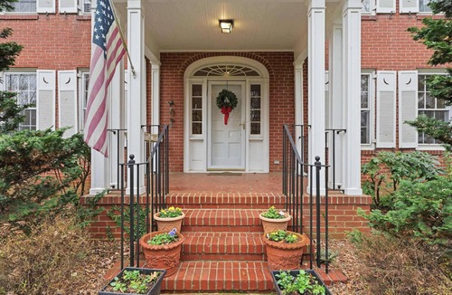 Davidson House | Classic 5BR Davidson Retreat | Walk Downtown, Pet-Friendly