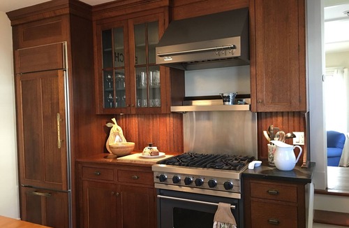 Avon House | CLASSIC BAYHEADER 5 min walk to Beach. 4 Bedrooms, 2 Baths. Sleeps 8.