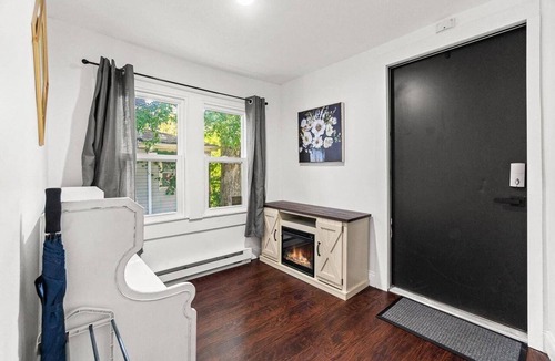 Fort Wayne Apartment | Classic Brick Apartment | Convenient Parking
