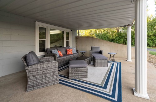 Wolf Creek House | Classic Lakeside Vacation Sleeps 9