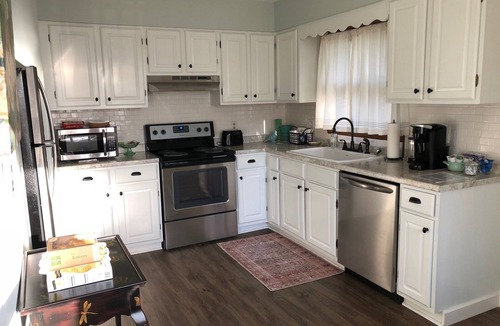 Arden House | Clean~2.5 mi Airport I -26 ~ DINING -15 Min BILTMORE~ Asheville Breweries GOLF