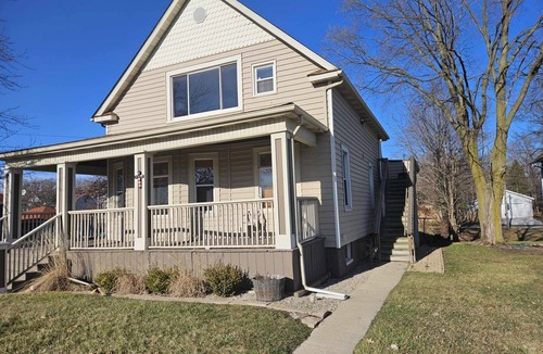 La Porte Apartment | Clean and Comfortable 2-Bedroom Apartment in Downtown LaPorte