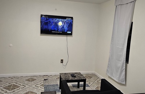 Seabrook Apartment | Clean and Private Apartment with 2 Queen bed 28 min. to DC Downton