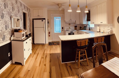 New Bern House | Clean Comfortable Corner Home in Colonial Capital of New Bern