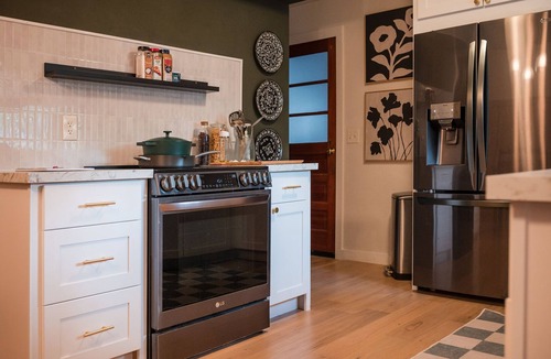 New Albany House | Clean, Spacious, Fenced, Group Ready, As Seen On Apartment Therapy