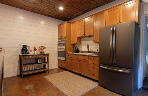 Central Cabin | Clemson Game Day Lake Front Retreat 5 min to Clemson University Volleyball Court