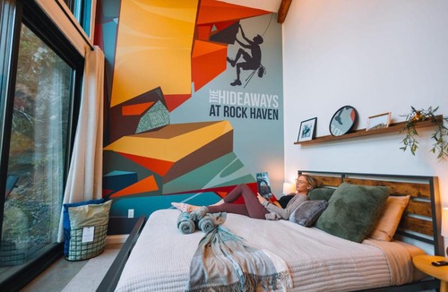 Rogers House | Cliff Hot Tub with Deck Fire Pit Mural and Pet Friendly