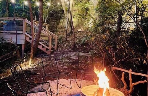 Stanton Cabin | Cliffline Twilight |Cliffside Hot Tub ·RRG Retreat | Epic views & Pet Friendly