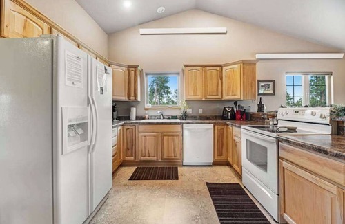 Benchmark House | Cliffview Cabin - ATV-Ready Cabin Perfect Location