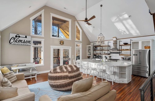 Seneca House | Close to Clemson with a beautiful view of Keowee!