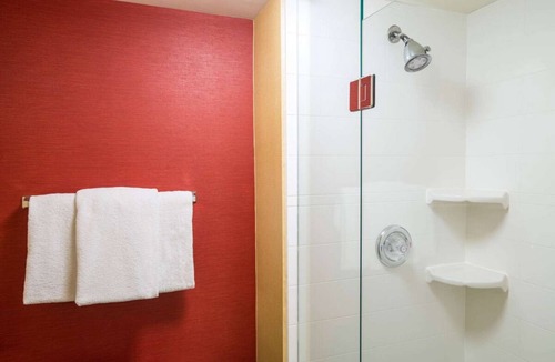 West Dundee Resort | Close to Spring Hill Mall! Indoor Pool, FREE Parking, Pet-Friendly Property!