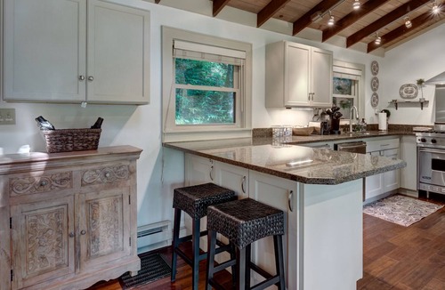 Mirror Lake House | Close to town,Covered deck, Two king masters, Great firepit, Modern & Clean