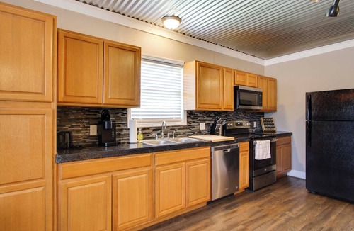 Greenwood Apartment | Close to Uptown & Hospital: Greenwood Studio