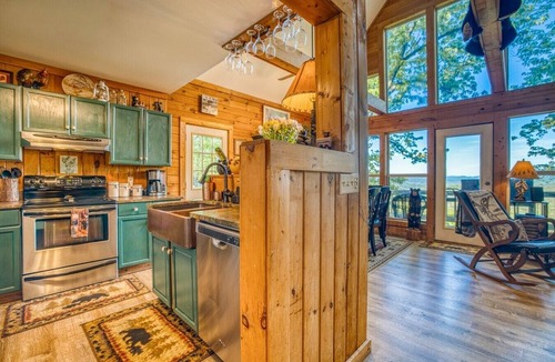 Helen Cabin | Cloud 9 `Spectacular Mountain View` Hot Tub|PETS OK